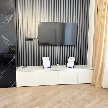 Luxury Cozy At Address