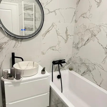 Апартаменты Luxury Cozy At Address